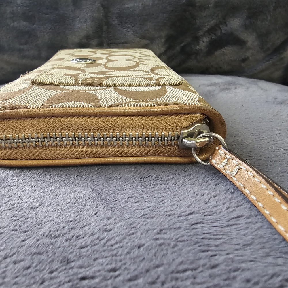 Coach Brown Signature Wallet - Picture 6 of 8